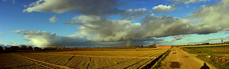 arco iris jugando al escondite con las nubes.jpg